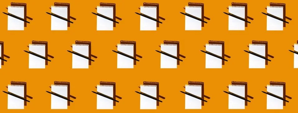 A pattern of blank Notepad, black pencil and hard shadows on bright yellow ba Stockfoto's