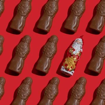 Pattern chocolate Santa Claus on a red background. Sweet Christmas candy. Sweet Foto stock