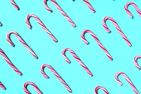 Pattern of Christmas candy cane on blue background. Top view. Flat lay. Creative Foto stock