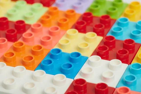 Pattern of colorful plastic cubes Foto stock