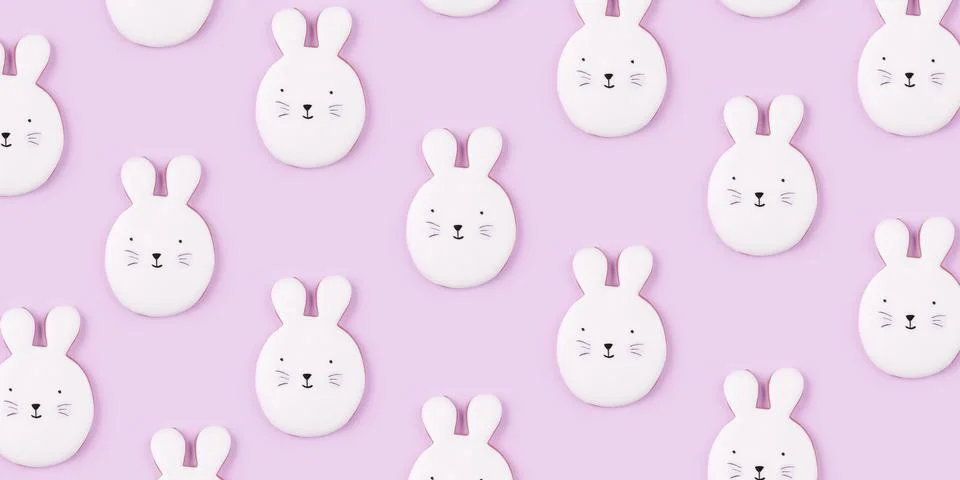 Pattern of Easter bunny cookies on lilac background. 스톡 사진
