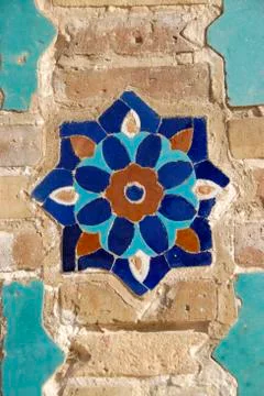 Pattern of a flower with colourful tiles at the wall of gur-e amir mausoleum  Fotos de archivo