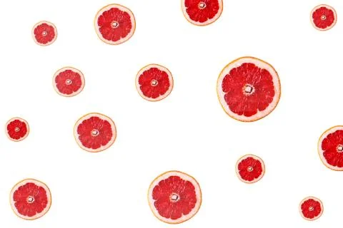 Pattern with fresh slices of red orange fruit isolated on white background. F Foto stock