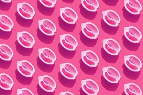 Pattern with halves of lemon with shadow on purple background 스톡 사진