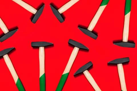 Pattern of hammers isolated on red background. Shop banner with construction 스톡 사진