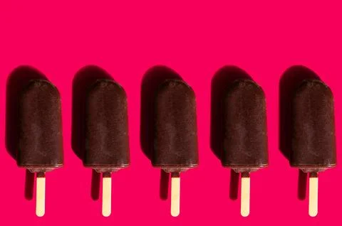 Pattern of ice cream in chocolate glaze. Fashionable sunny ice cream in cho.. Foto stock