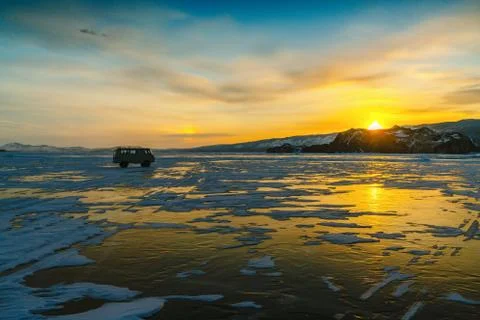 Pattern on ice of lake Baikal during sunset with car. Siberia Russia Stock-Fotos