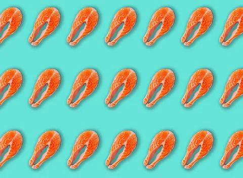 Pattern made of raw fresh fish salmon steak top view on blue clean backgro... Foto stock