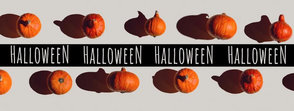 Pattern of many different pumpkins with a hard shadow on a gray background Stockfoto's