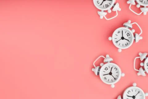 A pattern of many white classic alarm clocks in the form of a pattern on a pi 스톡 사진