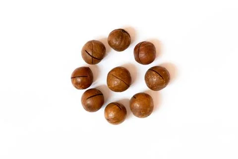 Pattern of nuts- inshell macadamia nut on a white background in the form of a Foto stock