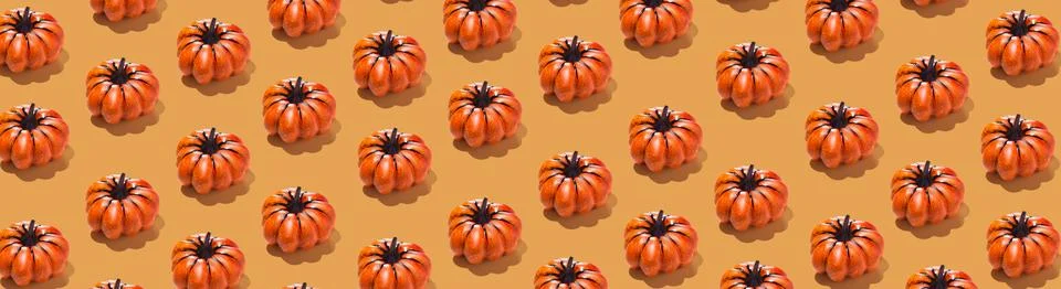 Pattern of orange pumpkins on orange background. long horizontal wallpaper 스톡 사진