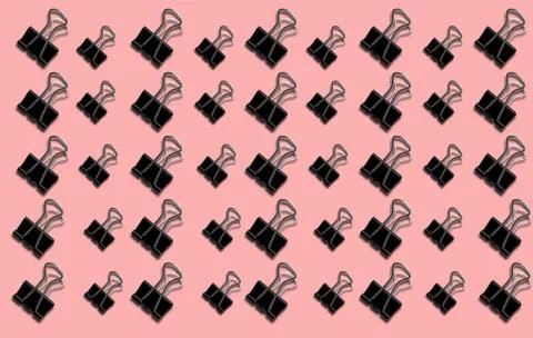 Pattern with a paper clip on a pink background. Foto stock