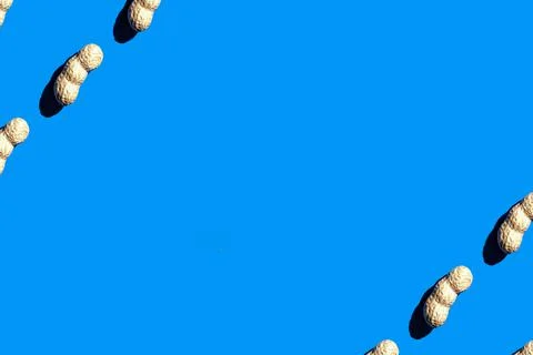 Pattern of peanuts with shell. Fashionable sunny pattern of peanuts with shel Foto stock