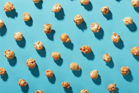 A pattern of popcorn patterns on a blue background. Stock Photos