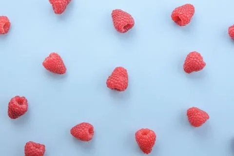 Pattern of raspberry on blue background. Flat lay summer berries - red raspbe 스톡 사진