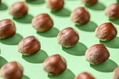 Pattern of raw shelled hazelnuts Foto stock