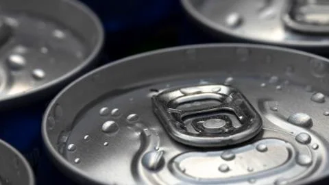 Pattern repeating of beer cans in alcohol and beverage department of supersto Fotos de archivo