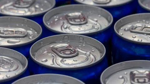 Pattern repeating of beer cans in alcohol and beverage department of supersto Foto stock