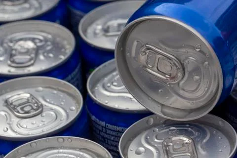 Pattern repeating of beer cans in alcohol and beverage department of supersto Foto stock