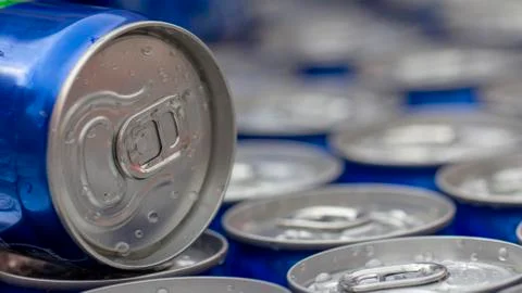 Pattern repeating of beer cans in alcohol and beverage department of supersto Foto stock