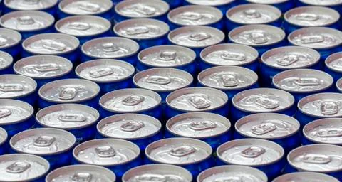 Pattern repeating of beer cans in alcohol and beverage department of supersto Foto stock