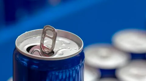 Pattern repeating of beer cans in alcohol and beverage department of supersto Foto stock