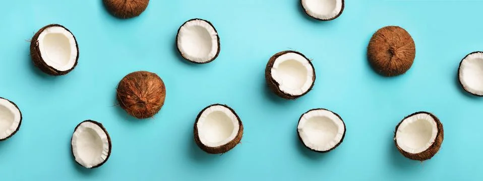 Pattern with ripe coconuts on blue background. Top View. Copy Space. Pop art Foto stock