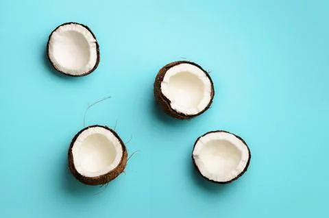 Pattern with ripe coconuts on blue background. Top View. Copy Space. Pop art Foto stock