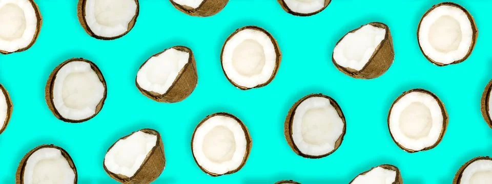 Pattern with ripe coconuts on blue background. Banner. Foto stock