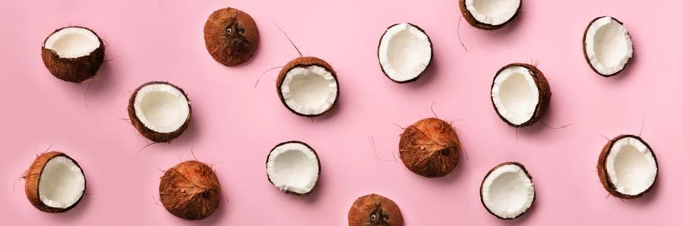 Pattern with ripe coconuts on pink background. Top View. Copy Space. Pop art Foto stock