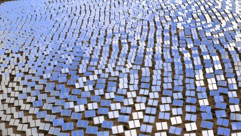 Pattern of solar panels at Solar power tower. 4k Aerial 스톡 동영상 112270882