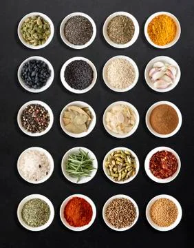 Pattern with spices for cooking - pepper, cinnamon, turmeric, bay leaf, herbs Foto stock
