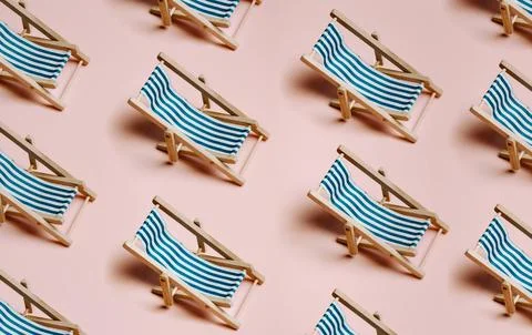 Pattern of summer beach chairs over a pastel pink background with copy spac.. Stock Photos