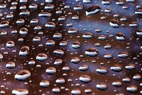 Pattern of water drops in a shining metallic surface with sky reflections,Wat 스톡 사진