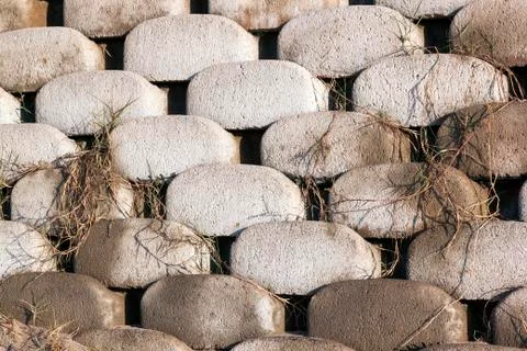 Patterns and Textures of Curved Interlocking Concrete Retaining Wall Fotos Stock