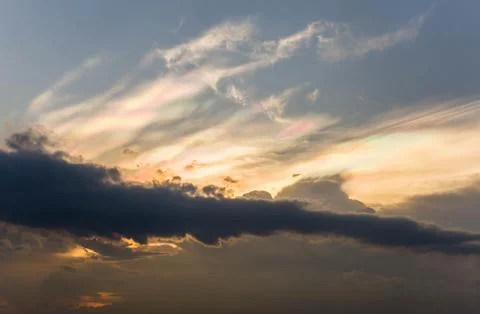 Patterns of clouds on the evening sky. Fotos Stock