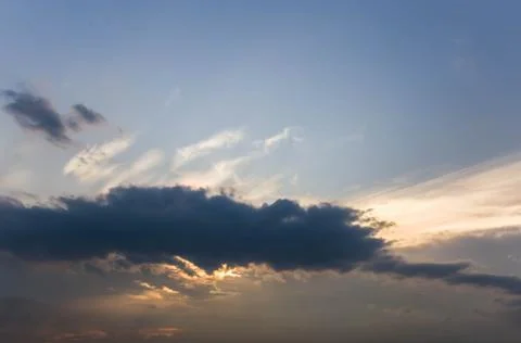 Patterns of clouds on the evening sky. Stockfoto's