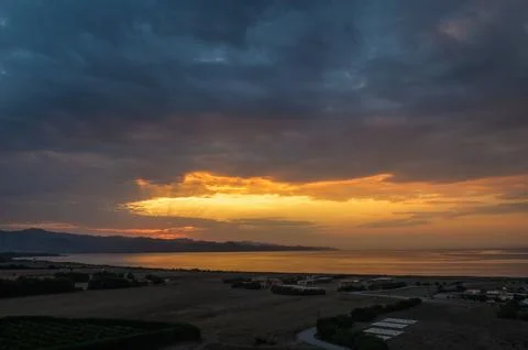 Patterns in the Sky,Low angle view of dramatic sky during sunset 3 Fotos Stock