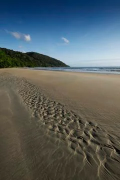 Patterns in wet sand on beach at Cape Tribulation in Queensland, Australia Foto stock