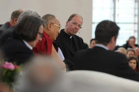 Paulskirche: His Holiness der 14. Dalai Lama, Diskussionsrunde Ethik jense... Stock Photos