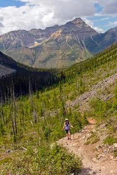 Pausing to enjoy the view on a mountain trail Stockfoto's