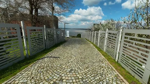 Paved path winds beside white fences. Ram Fortress, Serbia Vidéo 332544507