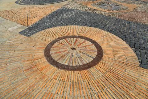 Pavement with concentric pattern. Patterned floor walkway in the park. Foto stock