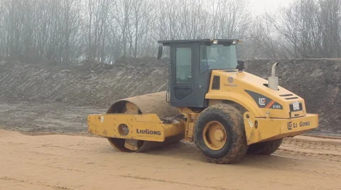 Paver lays the sand Stock Footage 47700937