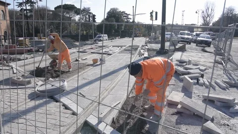 Paving stone workers during the tramway route construction. 库存影片 87782590