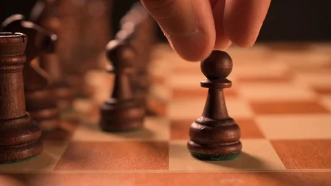 Pawn making the first move in chess match 스톡 동영상 116270233