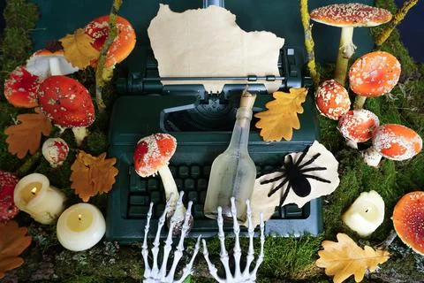 The paws of the skeleton are printed on a typewriter Stock Photos