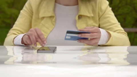 To pay by credit card Video stock 75844096