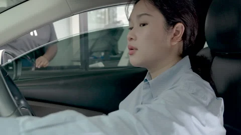 Pay for food or drinks and paid by credit card by driving through or drive thru. Stock Footage 323786040